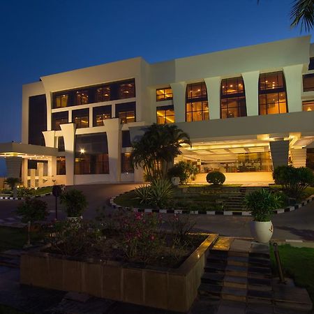 The Sunway Manor Hotel Pondicherry Exterior photo